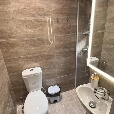 Center, Back Sunny Terrace, Bus Terminus Victoria