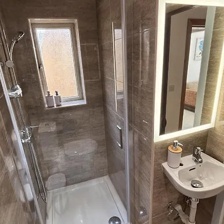 Center, Back Sunny Terrace, Bus Terminus * Victoria